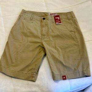 Brand new Mens 34 classic fit khaki shorts